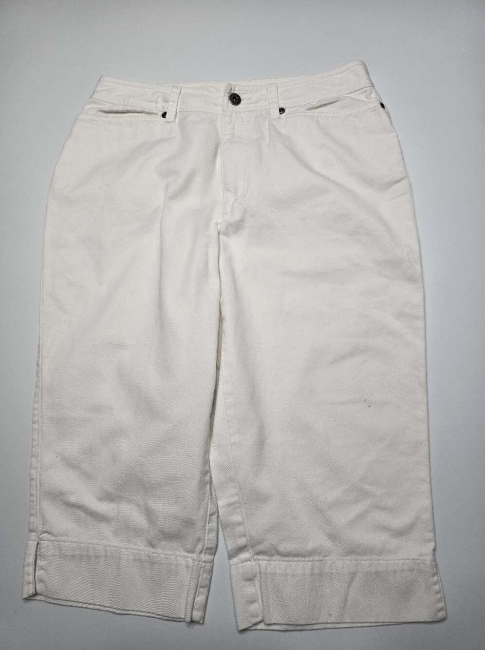 Lizwear Ladies White Casual Shorts